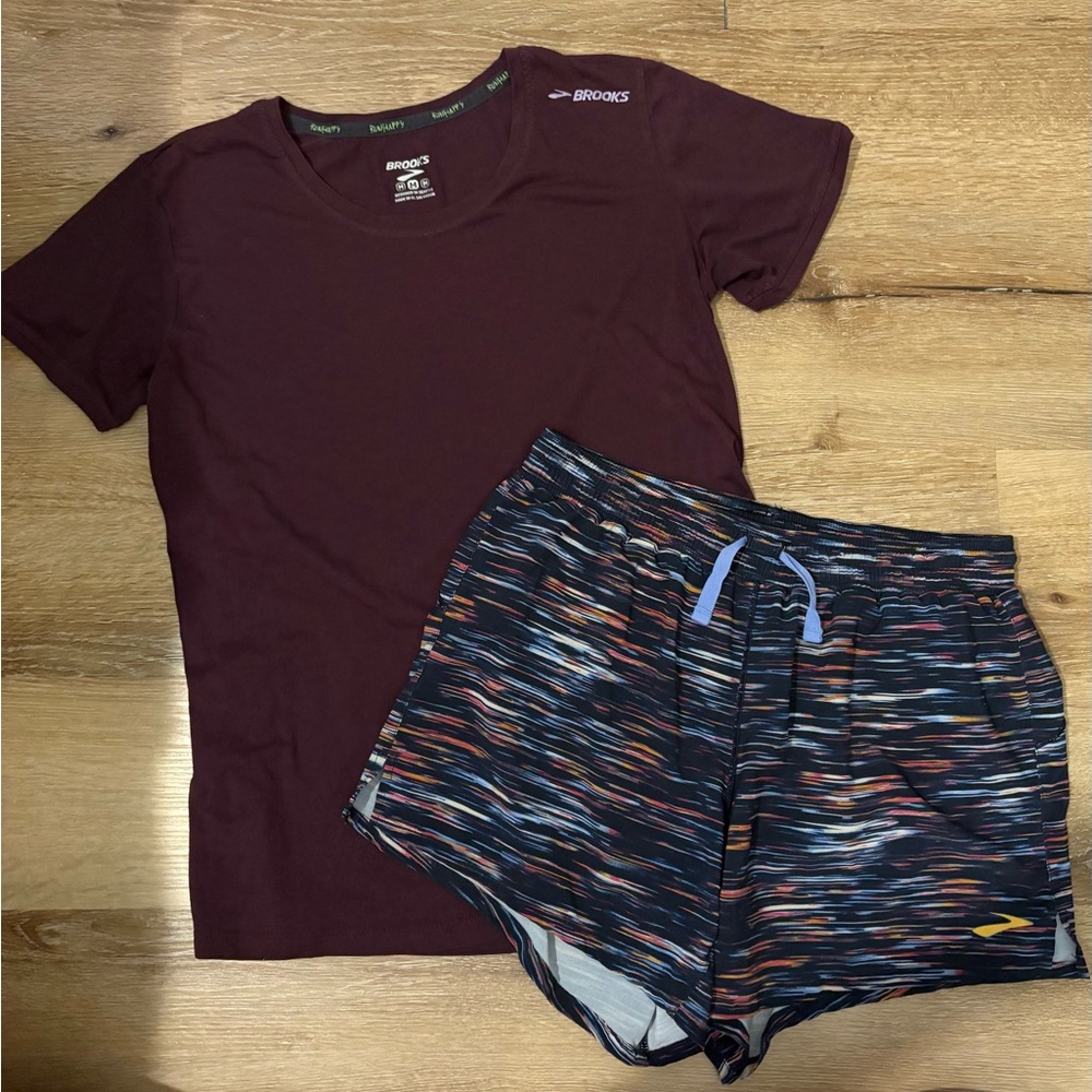 Brooks *Matching Set* Running T-Shirt in Purple & Moment 7” Shorts Pattern Print